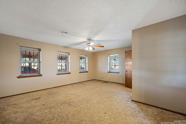 1431 S SH-123, Karnes City, TX 78118