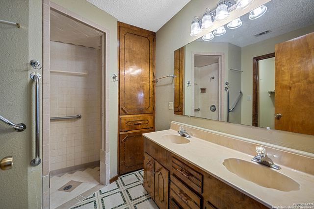 1431 S SH-123, Karnes City, TX 78118