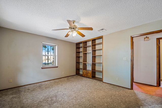 1431 S SH-123, Karnes City, TX 78118