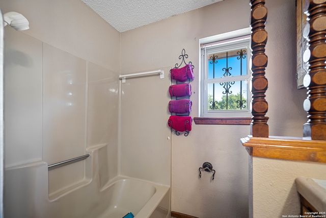 1431 S SH-123, Karnes City, TX 78118