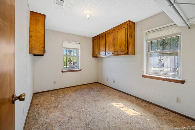 1431 S SH-123, Karnes City, TX 78118