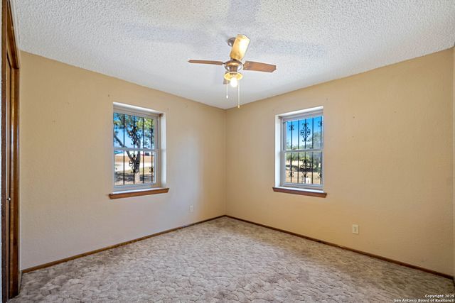 1431 S SH-123, Karnes City, TX 78118