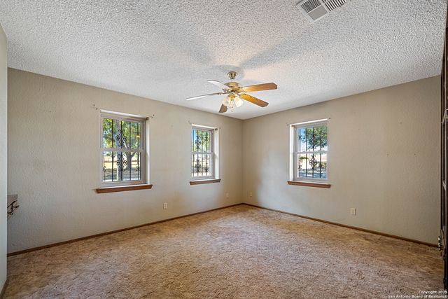 1431 S SH-123, Karnes City, TX 78118