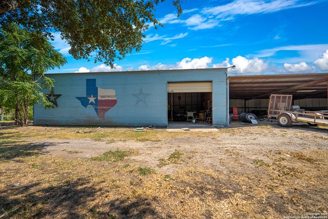 1431 S SH-123, Karnes City, TX 78118