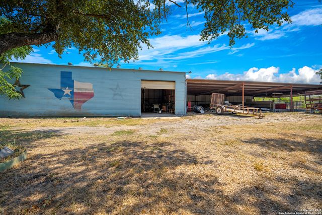 1431 S SH-123, Karnes City, TX 78118