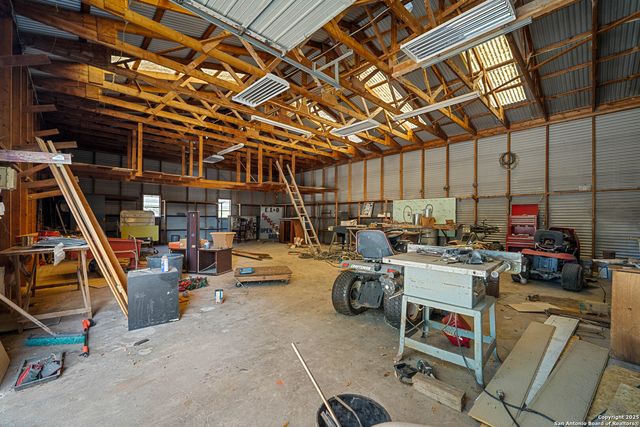 1431 S SH-123, Karnes City, TX 78118