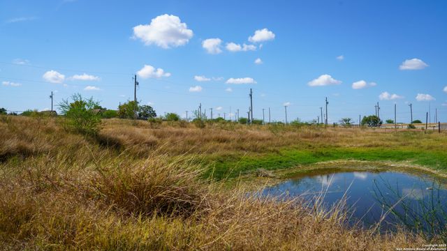 1431 S SH-123, Karnes City, TX 78118