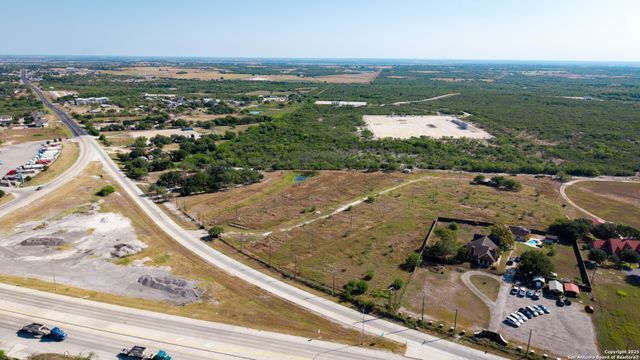 1431 S SH-123, Karnes City, TX 78118