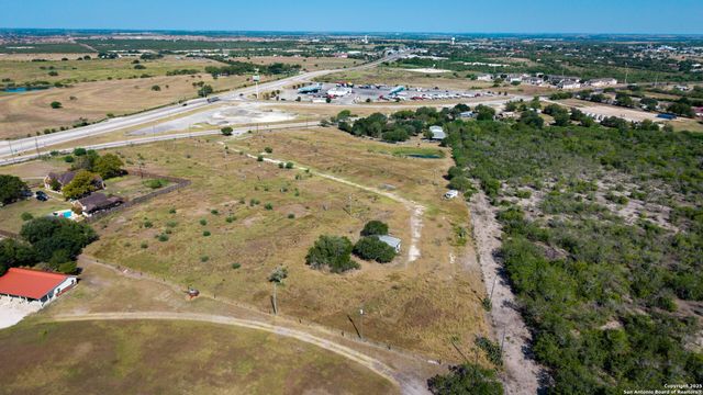 1431 S SH-123, Karnes City, TX 78118