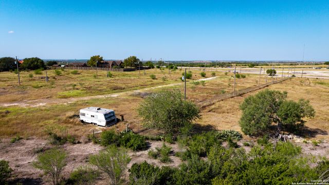 1431 S SH-123, Karnes City, TX 78118