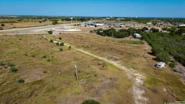 1431 S SH-123, Karnes City, TX 78118