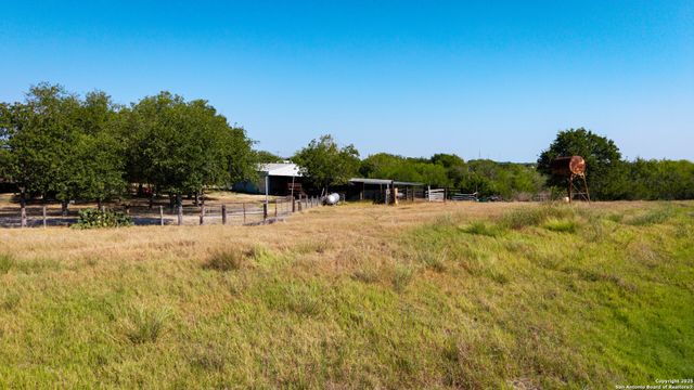 1431 S SH-123, Karnes City, TX 78118
