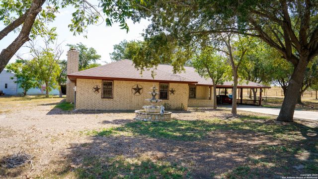 1431 S SH-123, Karnes City, TX 78118