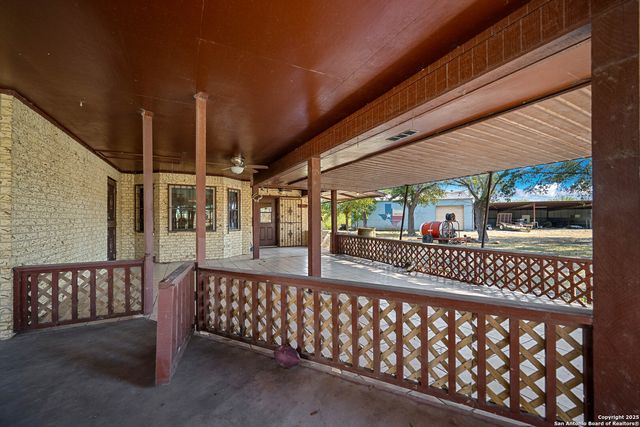 1431 S SH-123, Karnes City, TX 78118