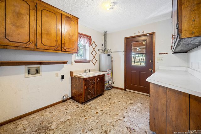 1431 S SH-123, Karnes City, TX 78118