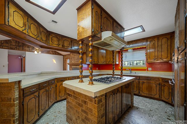 1431 S SH-123, Karnes City, TX 78118