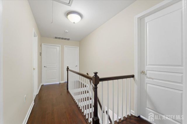 6 King Arthurs Court, Edison, NJ 08820