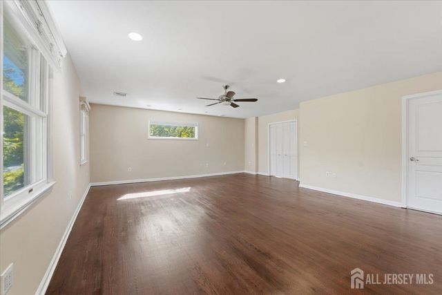 6 King Arthurs Court, Edison, NJ 08820