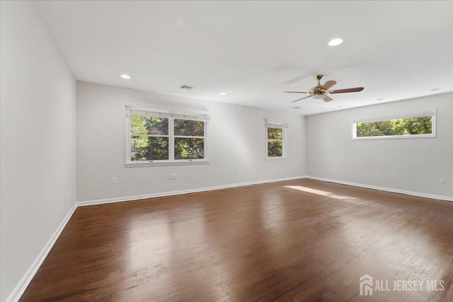 6 King Arthurs Court, Edison, NJ 08820