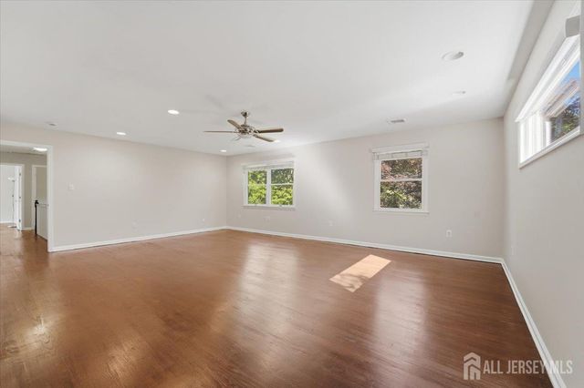 6 King Arthurs Court, Edison, NJ 08820