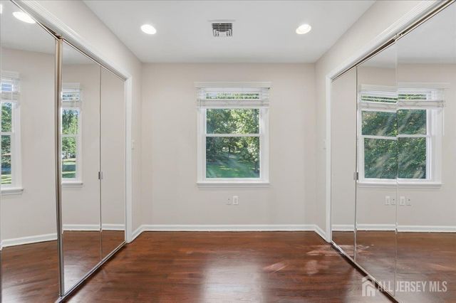 6 King Arthurs Court, Edison, NJ 08820