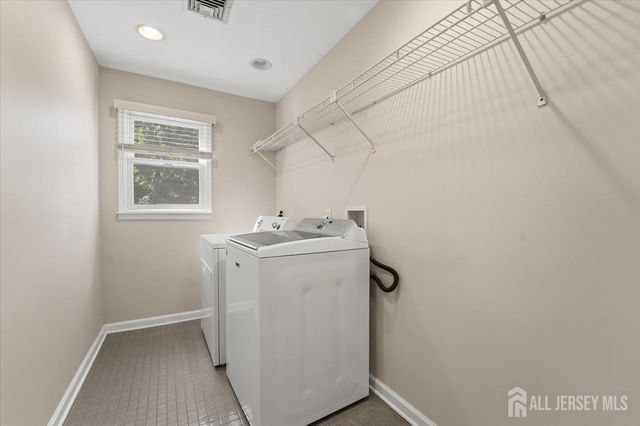 6 King Arthurs Court, Edison, NJ 08820