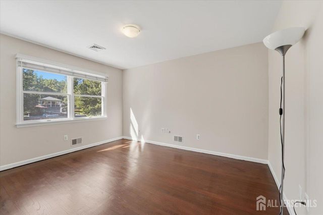 6 King Arthurs Court, Edison, NJ 08820