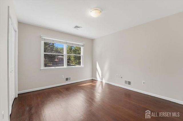 6 King Arthurs Court, Edison, NJ 08820