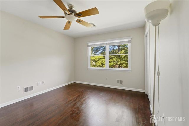6 King Arthurs Court, Edison, NJ 08820
