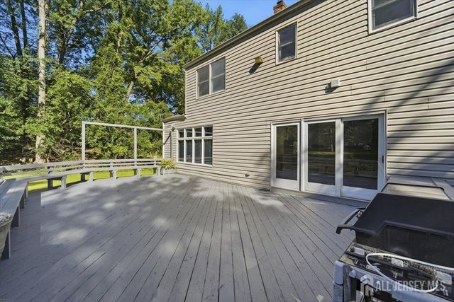 6 King Arthurs Court, Edison, NJ 08820
