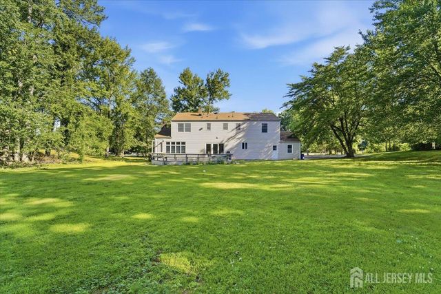 6 King Arthurs Court, Edison, NJ 08820