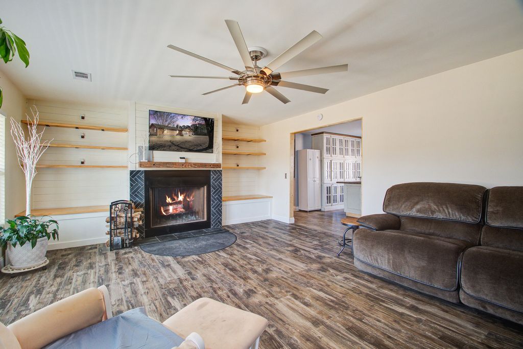 Image 4 of property listing at 1930 Varner Street, Summerville, SC 29486