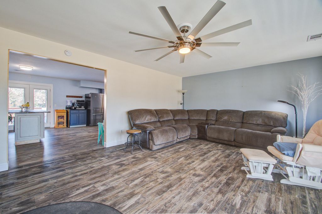 Image 6 of property listing at 1930 Varner Street, Summerville, SC 29486