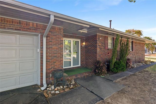 1609 Glenbrook Terrace, Nichols Hills, OK 73116