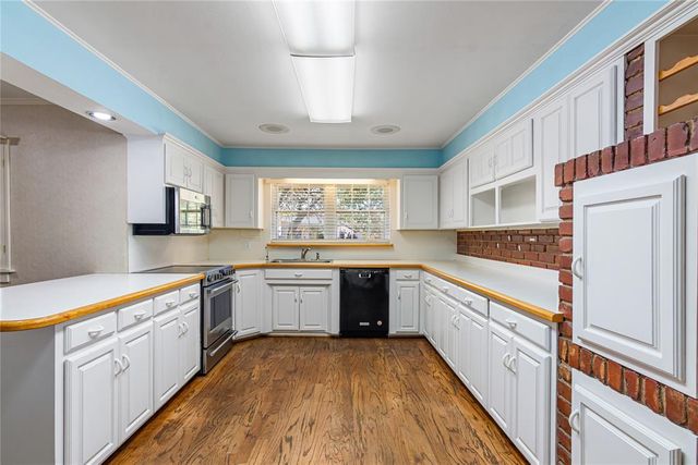 1609 Glenbrook Terrace, Nichols Hills, OK 73116
