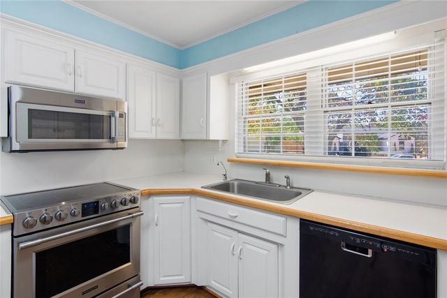 1609 Glenbrook Terrace, Nichols Hills, OK 73116
