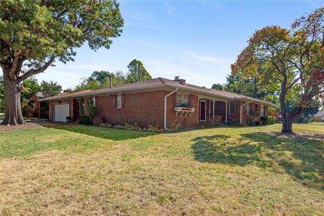 1609 Glenbrook Terrace, Nichols Hills, OK 73116