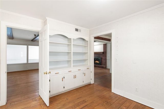 1609 Glenbrook Terrace, Nichols Hills, OK 73116