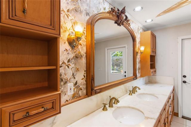 1609 Glenbrook Terrace, Nichols Hills, OK 73116