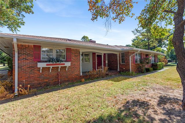 1609 Glenbrook Terrace, Nichols Hills, OK 73116