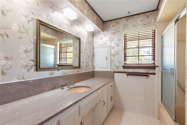1609 Glenbrook Terrace, Nichols Hills, OK 73116
