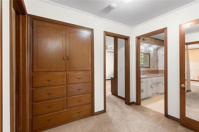 1609 Glenbrook Terrace, Nichols Hills, OK 73116