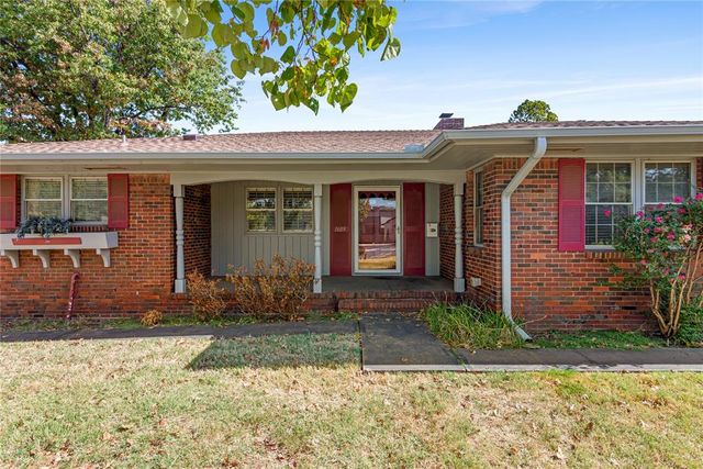 1609 Glenbrook Terrace, Nichols Hills, OK 73116