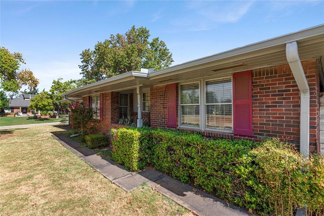 1609 Glenbrook Terrace, Nichols Hills, OK 73116