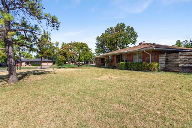 1609 Glenbrook Terrace, Nichols Hills, OK 73116