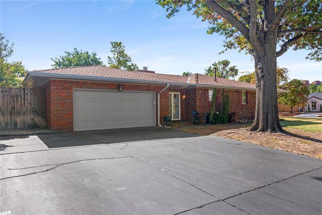 1609 Glenbrook Terrace, Nichols Hills, OK 73116