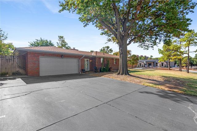 1609 Glenbrook Terrace, Nichols Hills, OK 73116