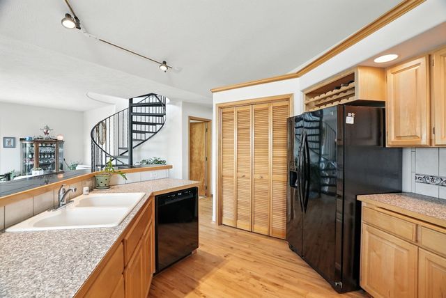 1607 E Wildflower Ln, Spokane, WA 99224