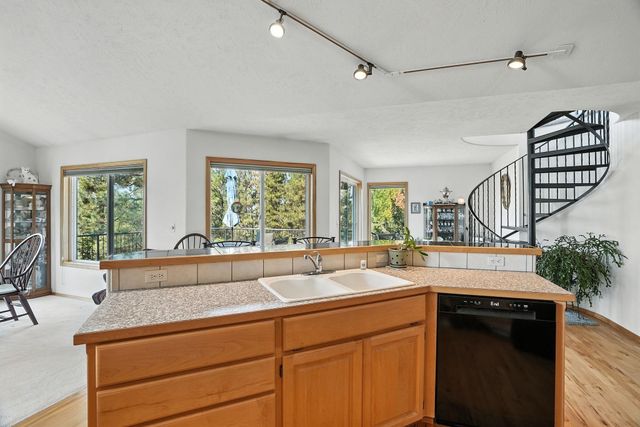 1607 E Wildflower Ln, Spokane, WA 99224