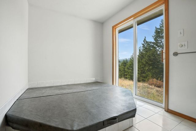 1607 E Wildflower Ln, Spokane, WA 99224